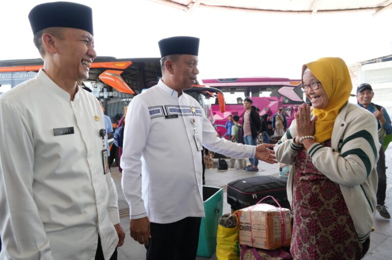 Wali Kota Jakarta Timur Resmikan Posko Kesehatan Mudik BPJS di Terminal Pulogebang