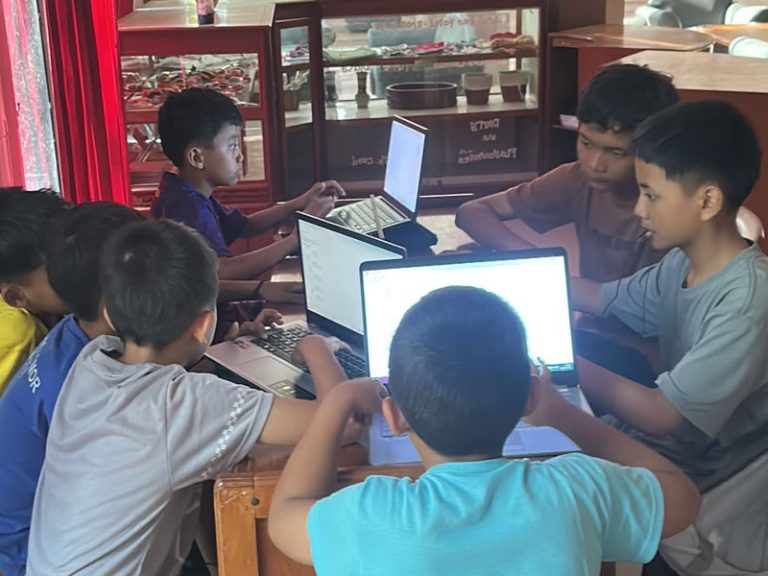 Antusias Anak MI Al Zaytun Update Teknologi dengan Belajar Koding Setelah Pulang Sekolah – Jangan Sampai Terlewat
