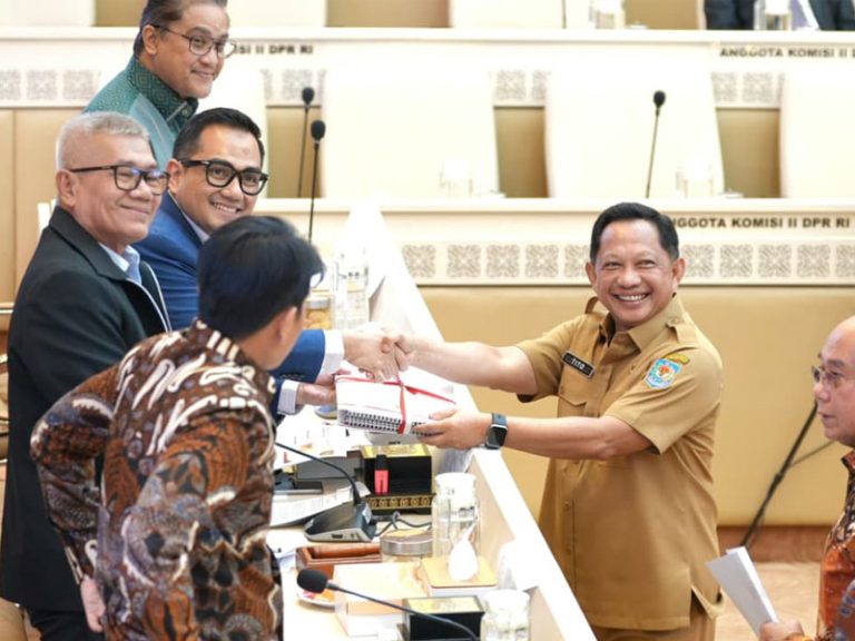 Pemerintah Setujui Pembahasan Lanjutan 15 RUU Kabupaten/Kota di Kalbar, Kalteng, dan Kalsel – Jangan Sampai Terlewat